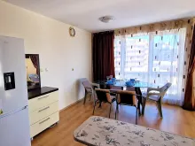 Flores Park | Trzypokojowe mieszkanie: Salon, kuchnia