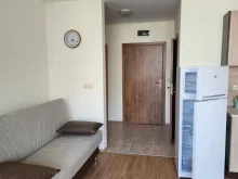sofa i lodówka