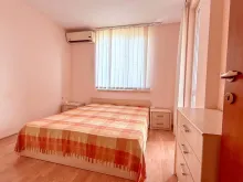 Łóżko dwuosobowe i szafa