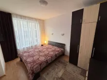 tapicerowane meble w pokoju