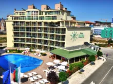 Fasada i basen Sun Holiday
