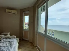 Widok na morze z okna