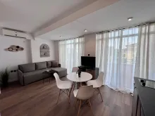 Sofa i stół jadalniany