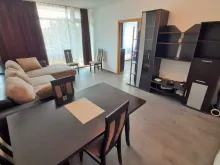 Stół kuchenny i sofa