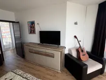 Telewizor i sofa