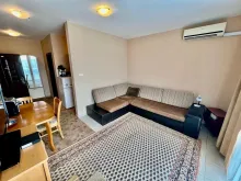 sofa w pokoju