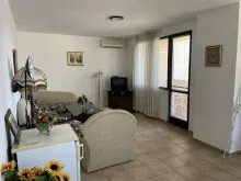 Pokój dzienny z sofą