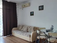 sofa w pokoju