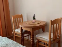 Stół i telewizor