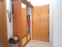 Przedpokój z szafą
