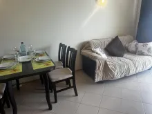 Stół obiadowy i sofa