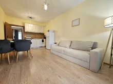 Sofa i kuchnia