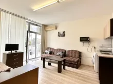Sofa i kuchnia
