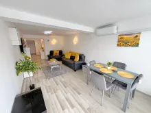 Stół obiadowy i meble tapicerowane