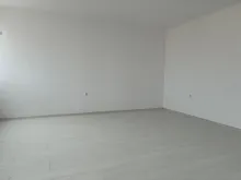 pokój bez mebli