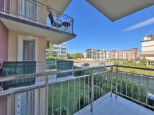 balkon z widokiem na miasto