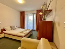 Łóżko i sofa