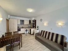 Sofa, stół, telewizor