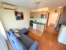 Sofa i kuchnia