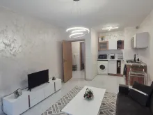Salon ze stołem kuchennym