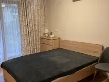 Łóżko i szafa