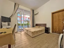 Sunny View Central | Studio blisko morza z tarasem i widokiem na basen