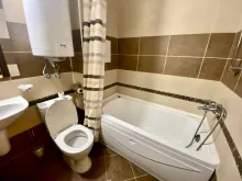 łazienka wc razem z wanną
