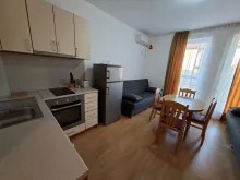 widok na kuchnie i salon