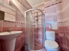łazienka wc razem z kabiną natryskową