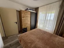 łóżko i szafa