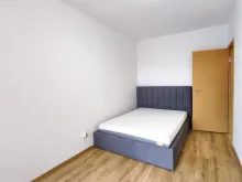Łóżko i szafa