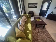 Bay View Villas | Trzypokojowy apartament po remoncie w townhouse nad morzem