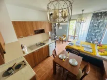 widok na salon i kuchnie
