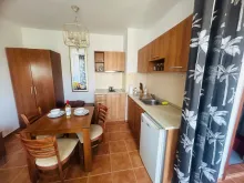 widok na salon i kuchnie