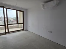 widok na salon i wyjście na taras