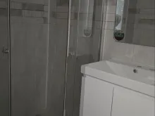 łazienka z wc kabina natryskowa