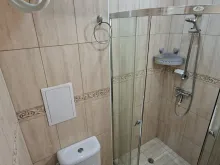 łazienka z wc kabina natryskowa