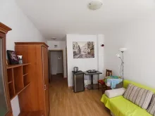 widok na pokoj oraz aneks kuchenny do własnej aranżacji