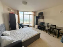 wodok na salon oraz taras i widok na morze
