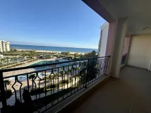 panoramiczny widok na morze z tarasu
