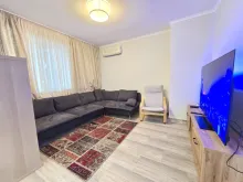 sofa i telewizor