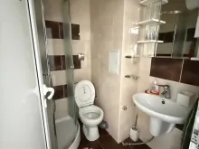 łazienka wc razem z kabiną natryskową