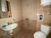 łazienka wc razem z prysznicem