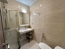 łazienka wc razem z kabiną natryskową