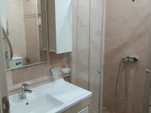 łazienka wc razem z kabiną natryskową