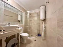 łazienka wc razem z kabiną natryskową