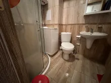 łazienka wc razem z kabiną natryskową