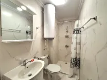 łazienka wc razem z prysznicem