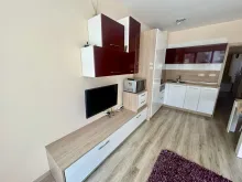 widok na salon i aneks kuchenny