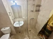 łazienka wc razem z prysznicem
